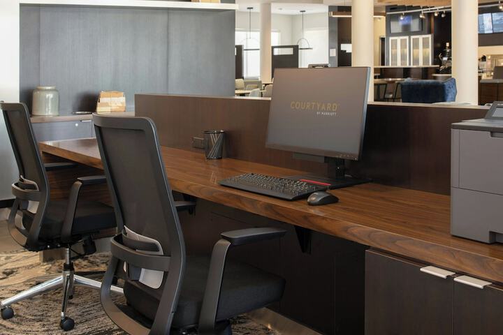 Business Center 44 of 47