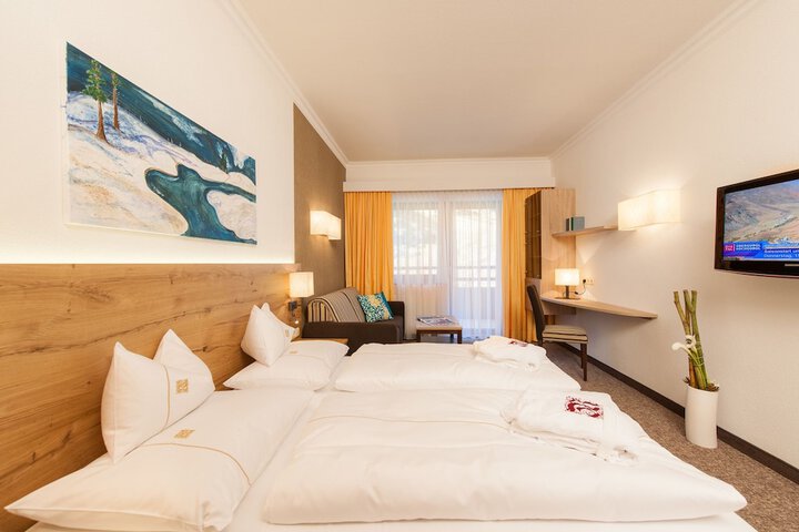 Room 9 of 42