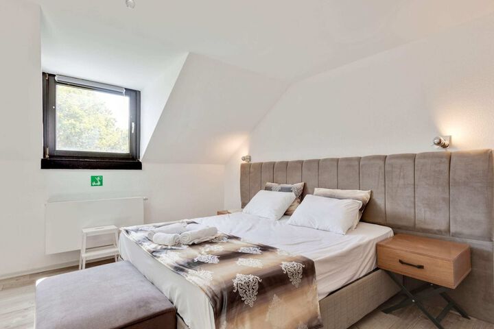 Room 6 of 38