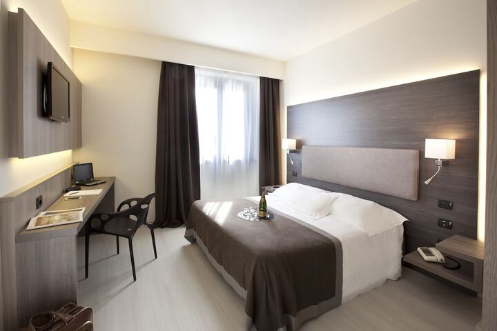 Room 14 of 34