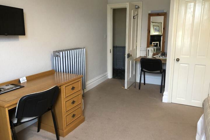 Room 14 of 77