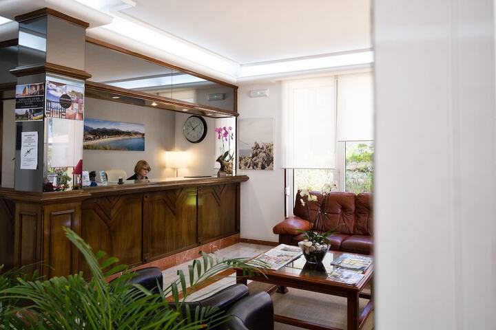 Entrance & Lobby