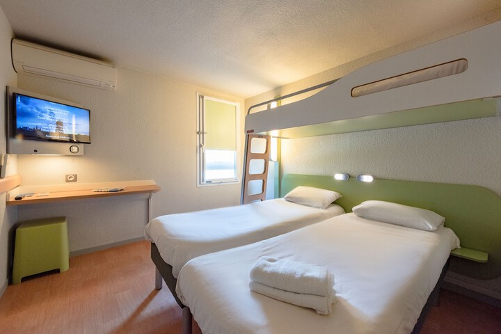 Room 4 of 40