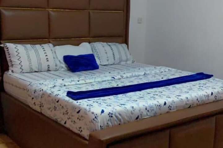 Room 4 of 15