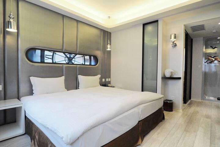 Room 22 of 43