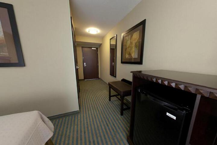 Standard King Bed Accessible (17 of 21)