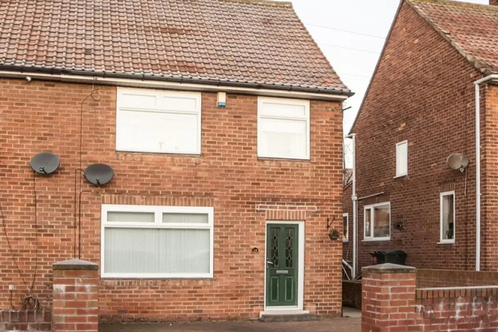 Gorgeous Modern 4 Bedroom House - Free Parking and Netflix by WHA for Contractors Relocation