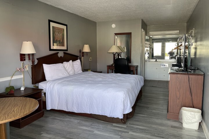 Economy Double Room (6 of 6)