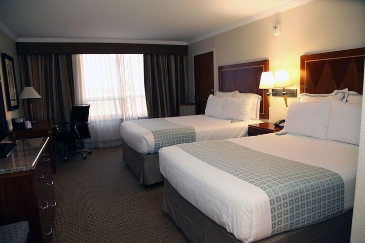 2 Double Beds (5 of 5)