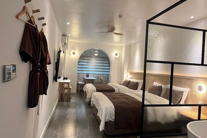 Room 43 of 111