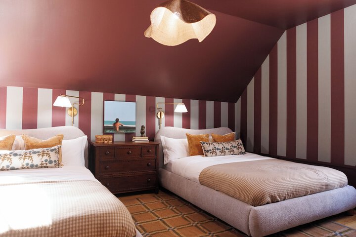 Room 33 of 65