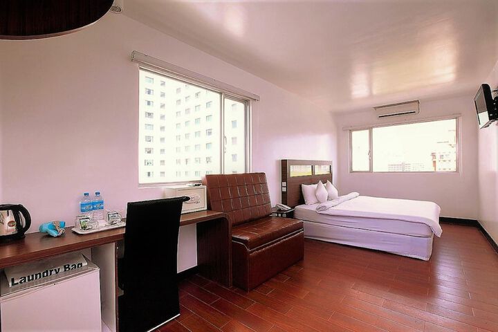 Room 27 of 66