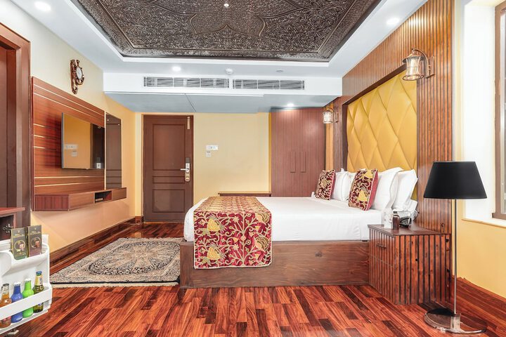 Room 9 of 34