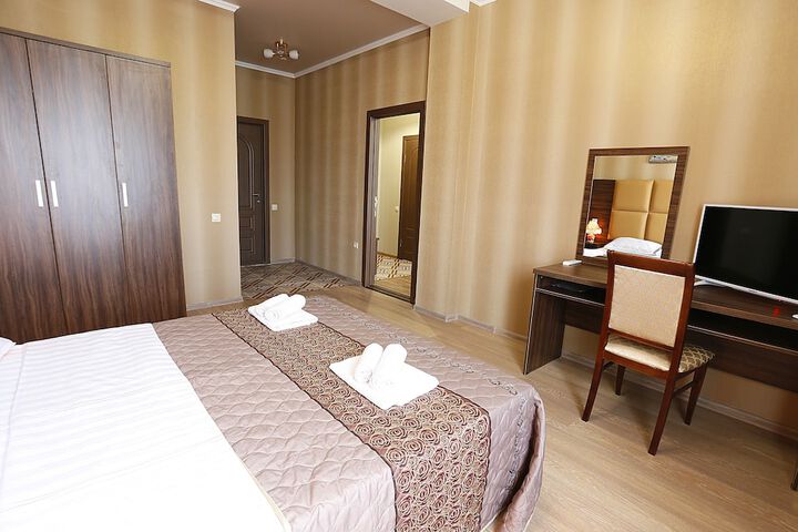 Room 15 of 36