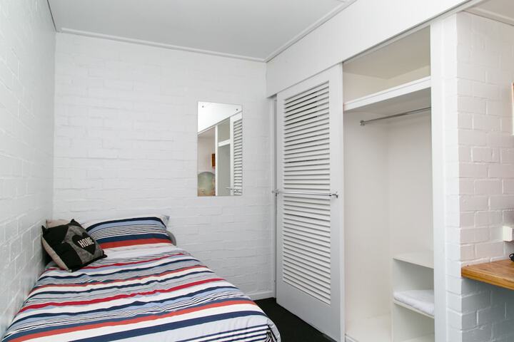 Room 3 of 44