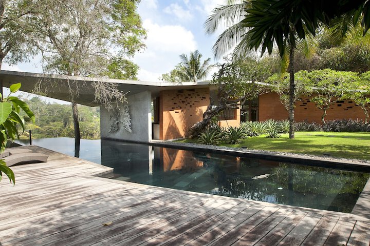 Hotel Pool