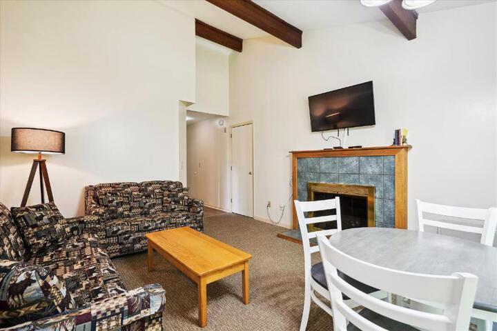 Exterior of Cedarbrook Queen Suite 106