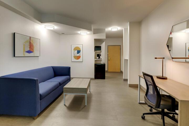 1 King Suite (10 of 22)