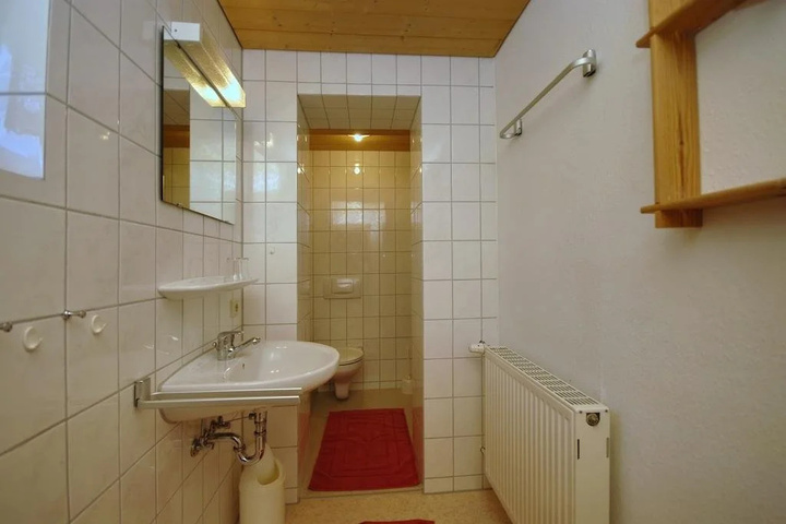 Room 6 of 15