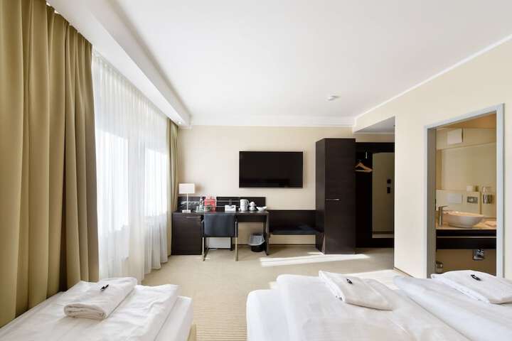 Room 10 of 45