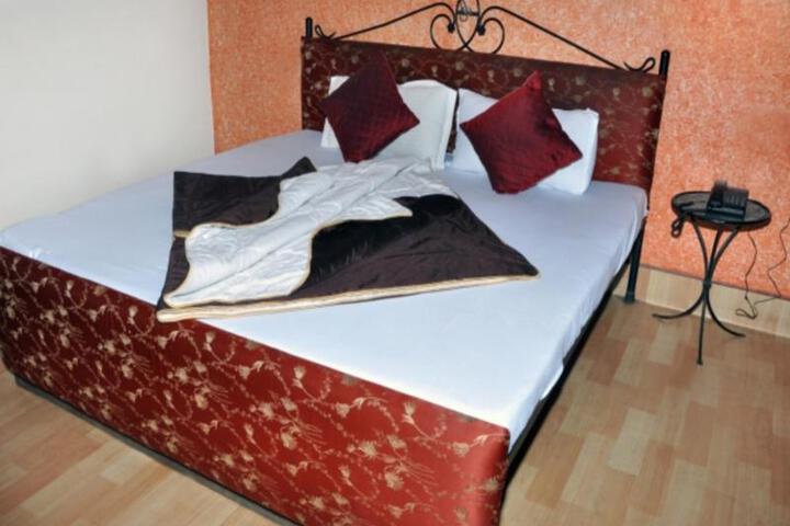 Room 3 of 7