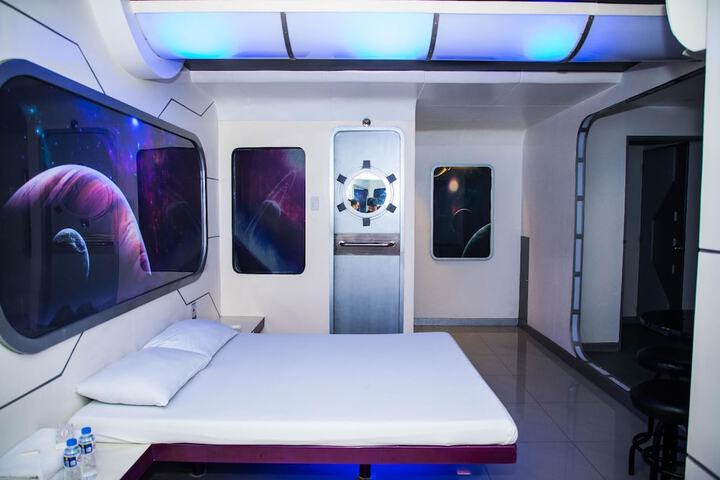 Room 9 of 25
