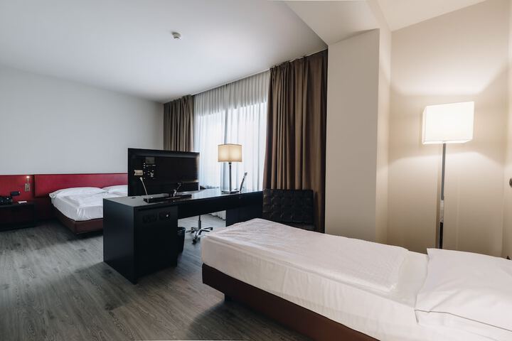 Room 14 of 36