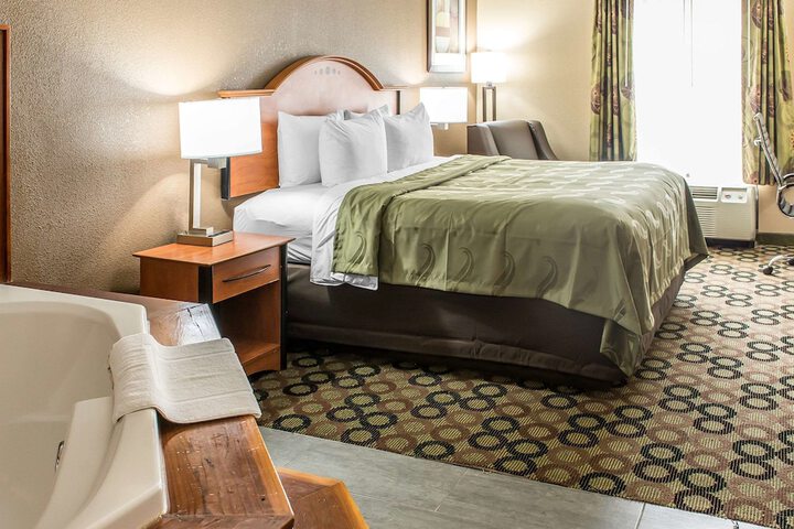 1 King Bed (13 of 15)