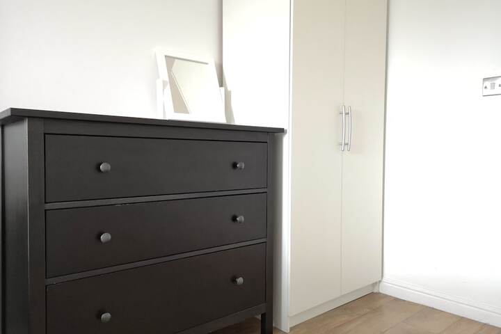 Room 6 of 17