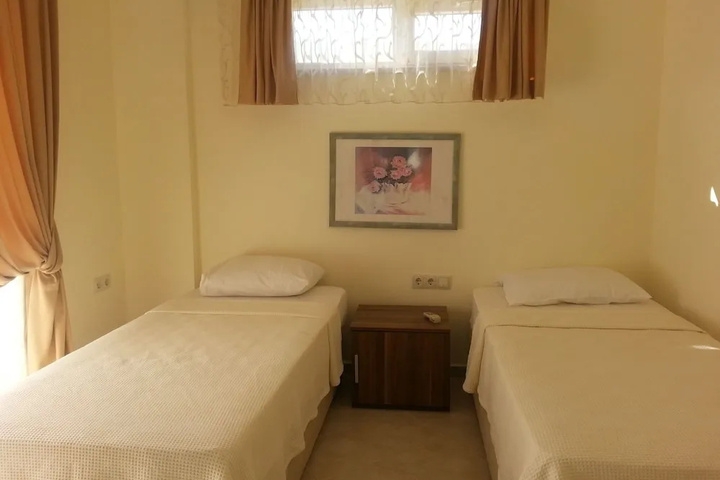 Room 4 of 38