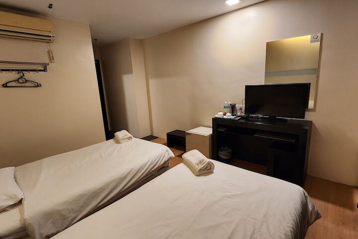 Room 61 of 82