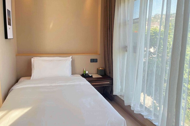 Room 7 of 86