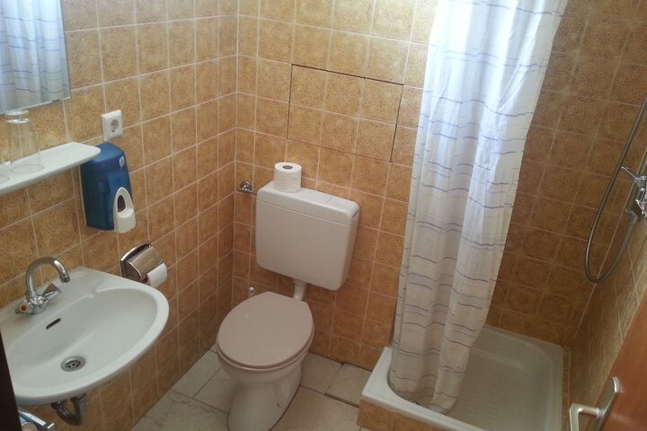 Room 26 of 38