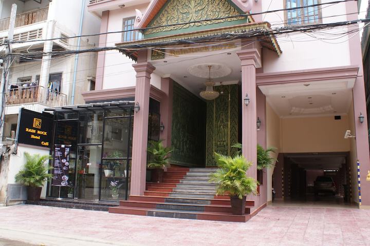 Hotel 44 of 67