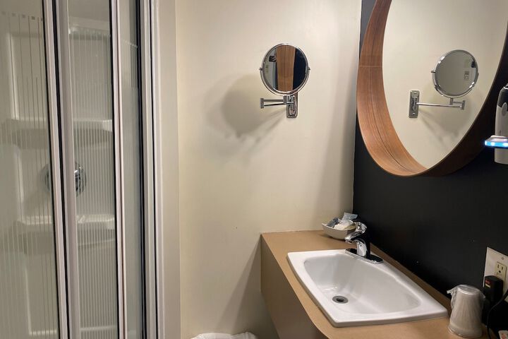 Room 37 of 64