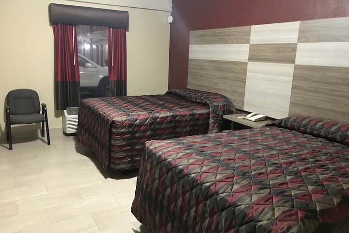 2 Double Beds (3 of 9)