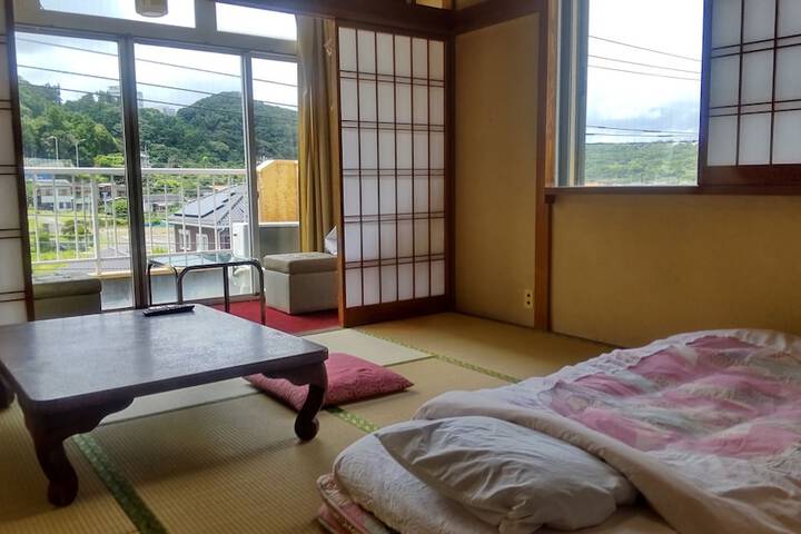 Room 5 of 8