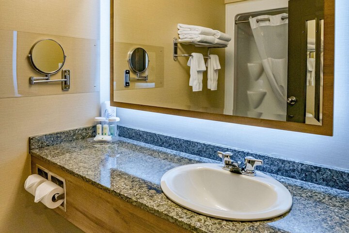 2 Queen Beds Suite (8 of 13)