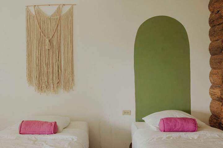 Room 19 of 148