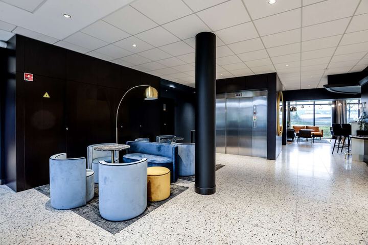 Entrance & Lobby