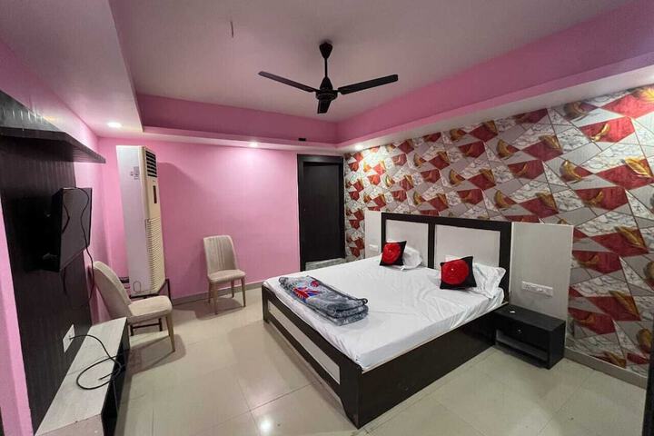 Room 13 of 48