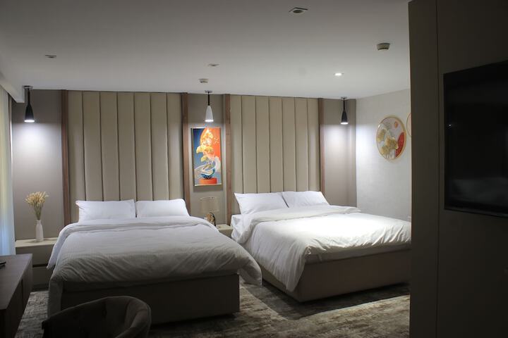 Room 8 of 48