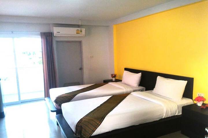Room 8 of 33