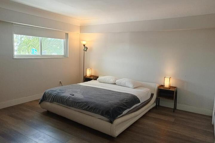Deluxe Studio 1 King Bed (6 of 10)