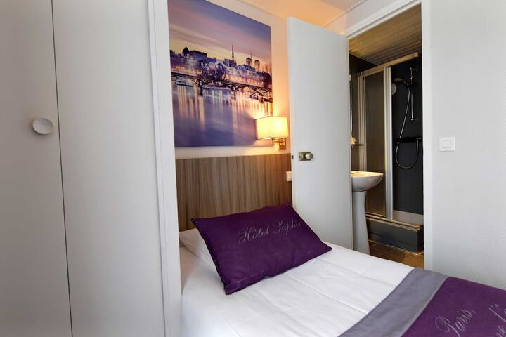 Room 21 of 40