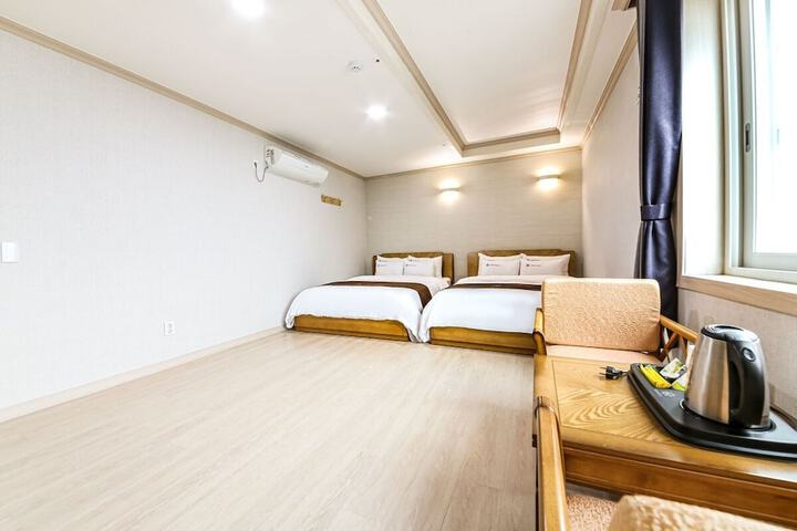 Room 8 of 37