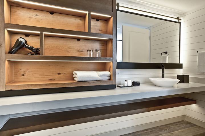 Bathroom sink