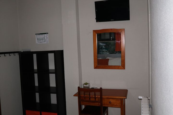 Room 27 of 64