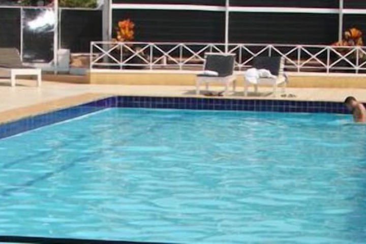 Pool Hotel