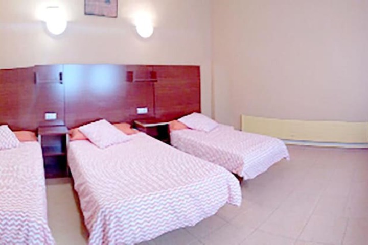 Room 9 of 32